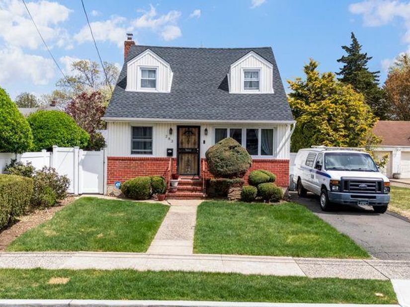 283 Hawthorne Avenue, Uniondale NY 11553