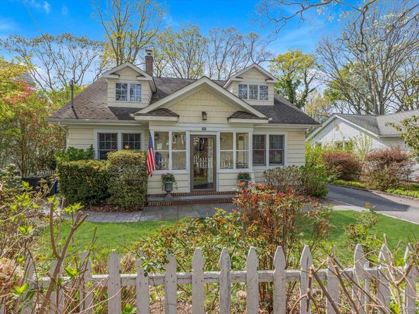 95 Scudder Place, Northport NY 11768