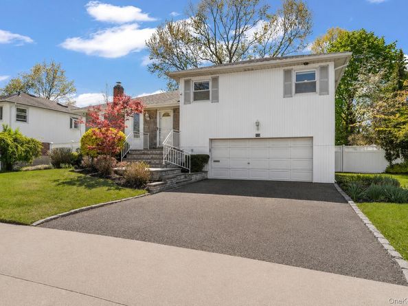 61 Winthrop Road, Plainview NY 11803