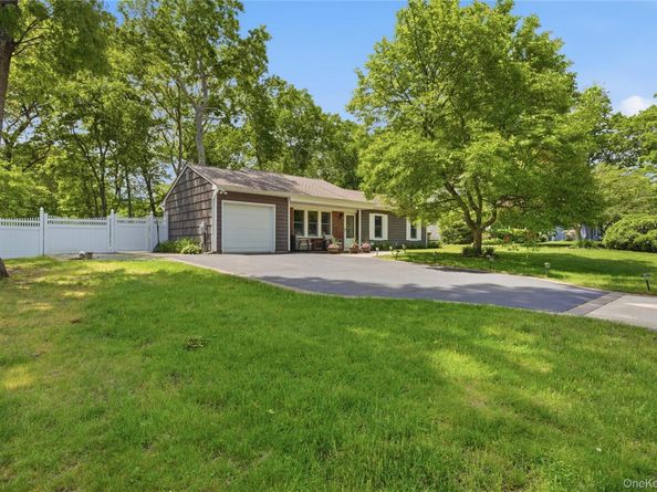 30 Scenic Hills Drive, Ridge NY 11961