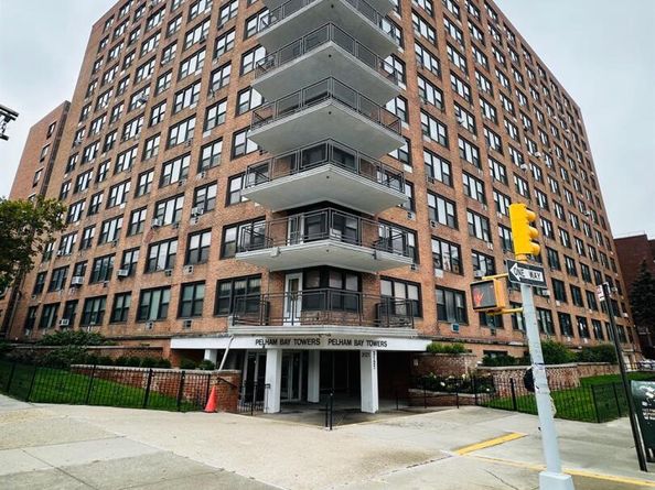 3121 middletown Road 4K, Bronx NY 10461