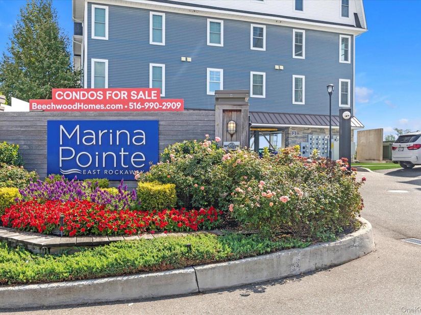 214 Marina Pointe Drive 214, East Rockaway NY 11518