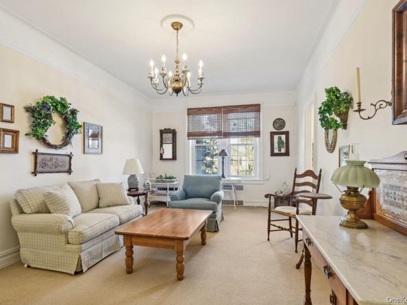 12 Hamilton Place B5, Garden City NY 11530