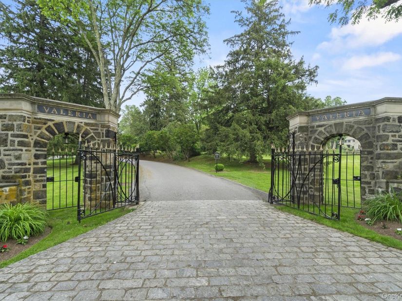 341 Furnace Dock Road 11, Cortlandt Manor NY 10567