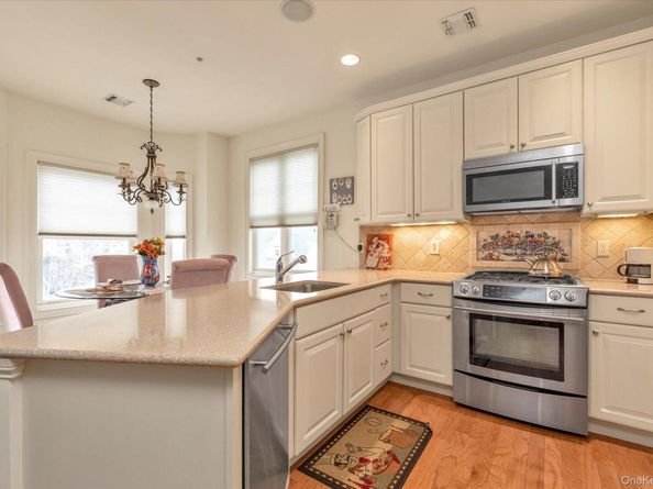 568 Pacing Way 568, Westbury NY 11590