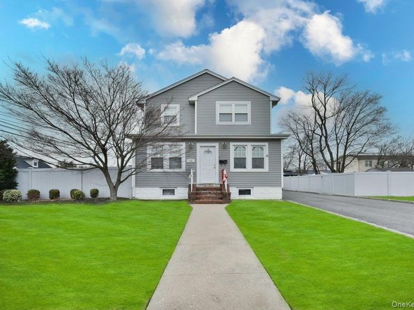 116 15th Avenue, West Babylon NY 11704