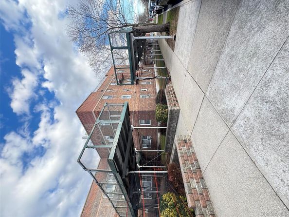 68-09 138th Street 2B, Flushing NY 11367