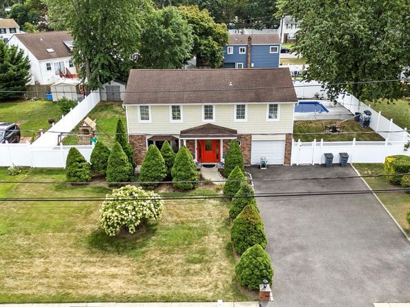 86 Riddle Street, Brentwood NY 11717