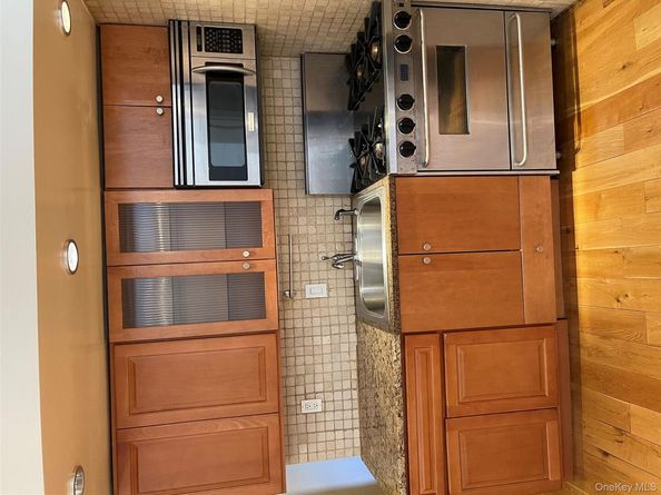 35-12 205 St 259, Bayside NY 11361