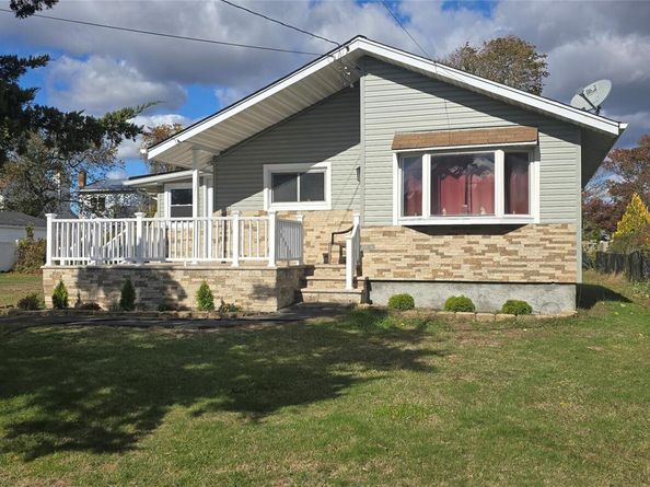 19 Kent Drive, Shirley NY 11967