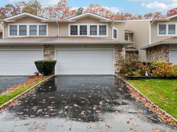 16 Hampshire Court, Holbrook NY 11741