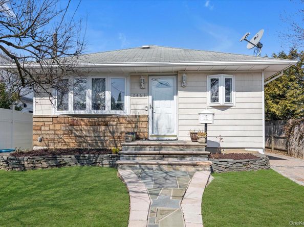 2463 Lindy Road, Westbury NY 11590