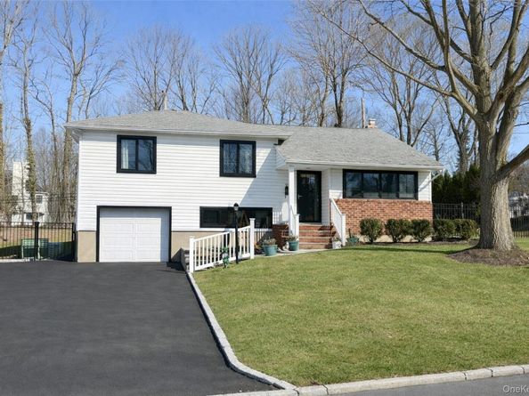 59 Grist Mill Lane, Huntington NY 11743