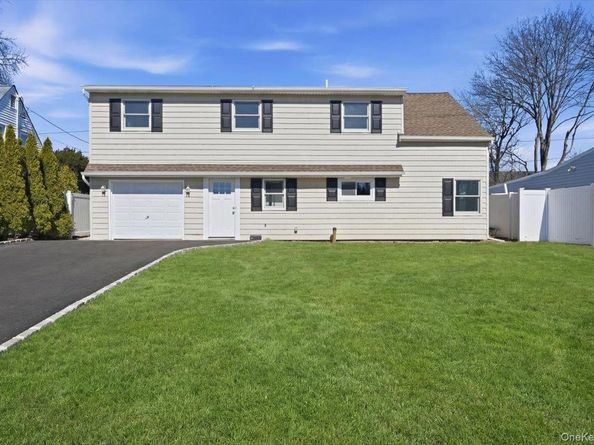 38 Bobolink Lane, Levittown NY 11756