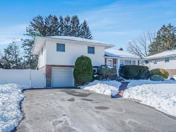24 Kings Park Road, Commack NY 11725