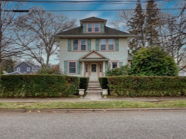 64 Ketewamoke Avenue, Babylon NY 11702