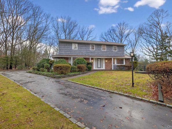 4 Penn Court, Dix Hills NY 11746