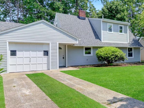 17 Windmill Lane, Levittown NY 11756