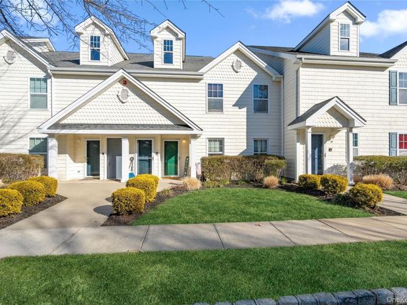 138 Brattle Circle, Melville NY 11747