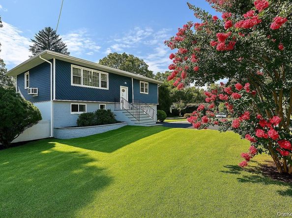 18 Park Drive E, Syosset NY 11791