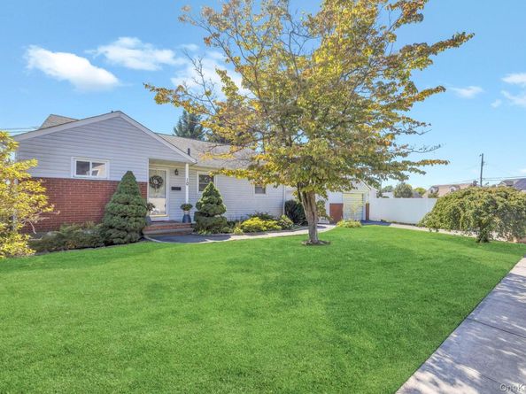 10 Layton Avenue, Hicksville NY 11801