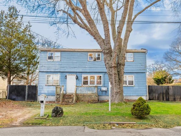 6 Sportsman Court, Shirley NY 11967