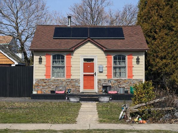 23 Dewey Place, Lindenhurst NY 11757