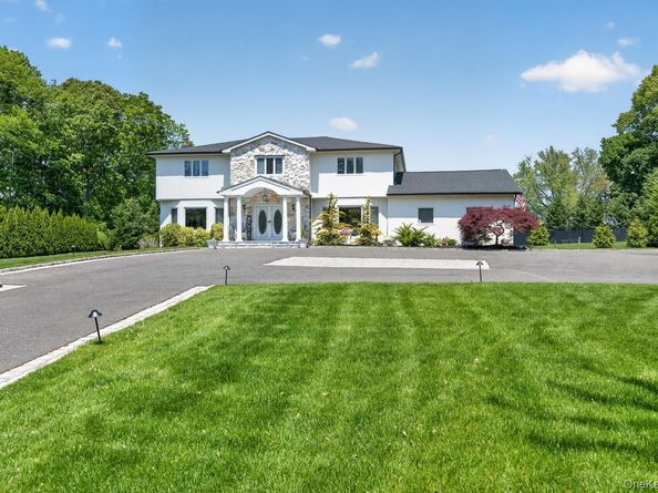 4 Cropley Court, Melville NY 11747