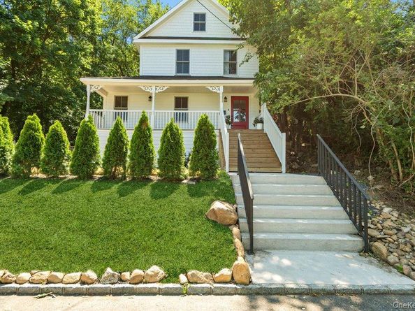 17 Tatterson Street, Roslyn NY 11576
