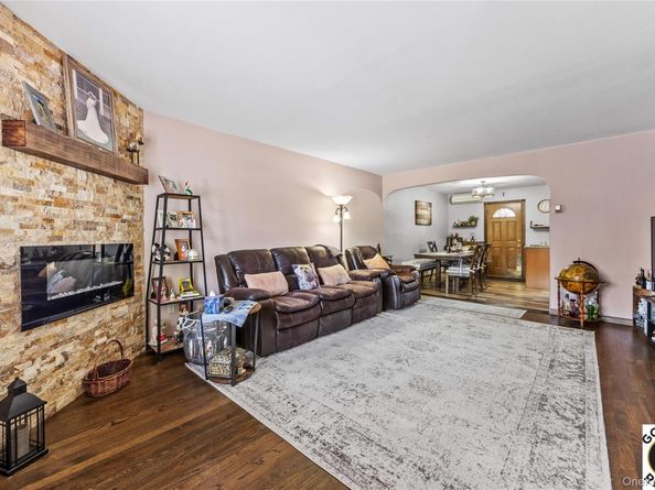 7521 Furmanville Avenue, Middle Village NY 11379