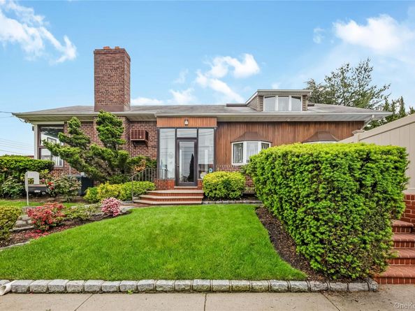 168-24 14th Avenue, Beechhurst NY 11357