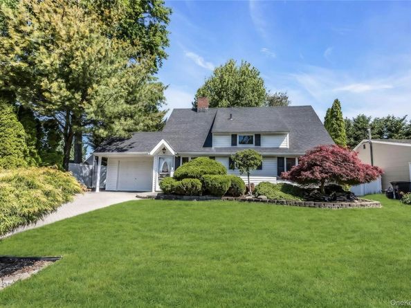 259 Willowood Drive, Wantagh NY 11793