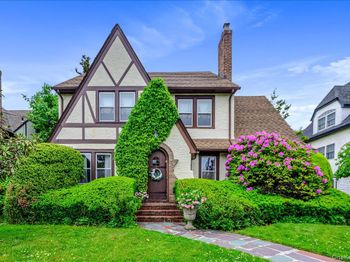 11 DeMott Avenue