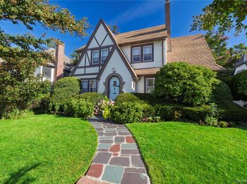11 DeMott Avenue