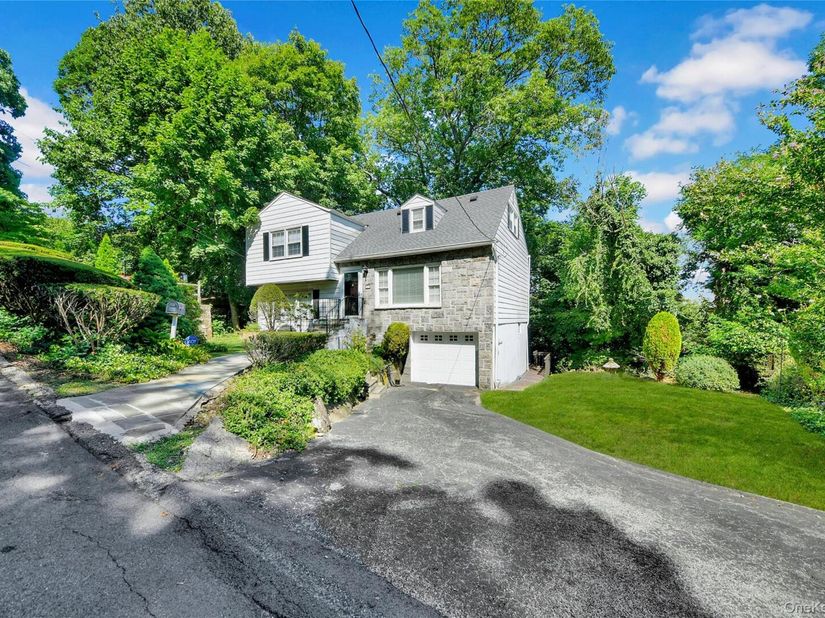 38 Stockbridge Road, Yonkers NY 10710