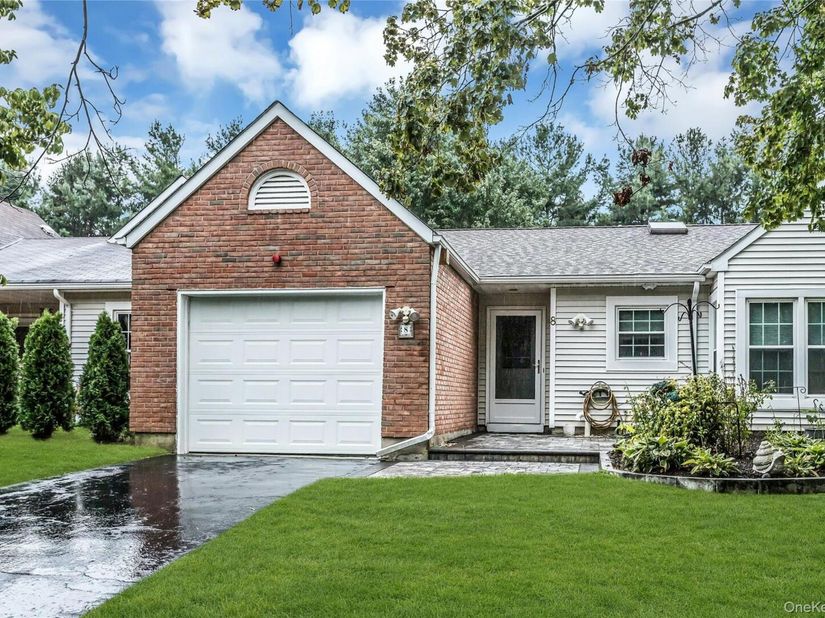 8 Chippendale Drive, Mount Sinai NY 11766