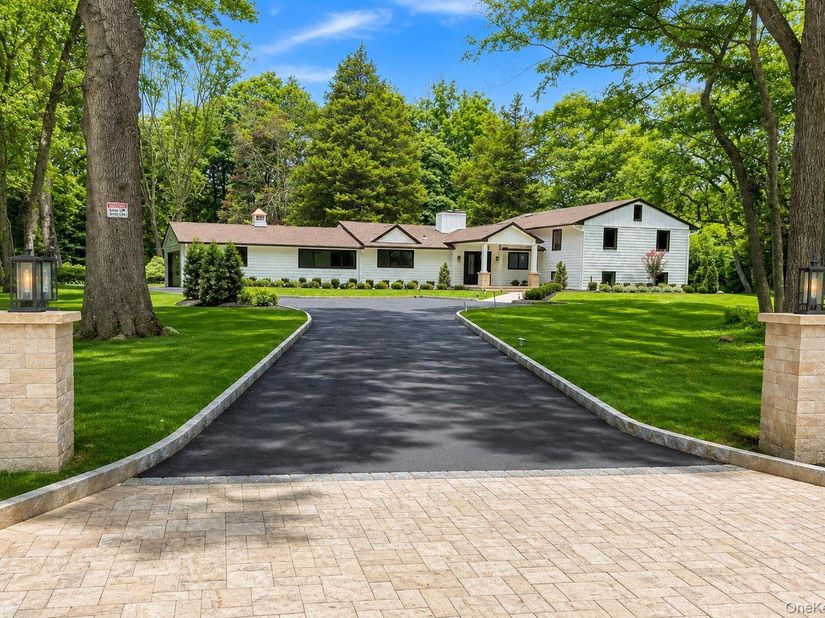 31 Saw Mill Road, Cold Spring Harbor NY 11724