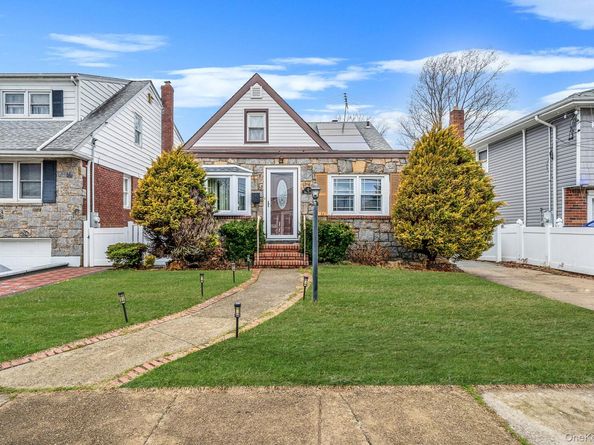 12 Edna Court, Valley Stream NY 11580
