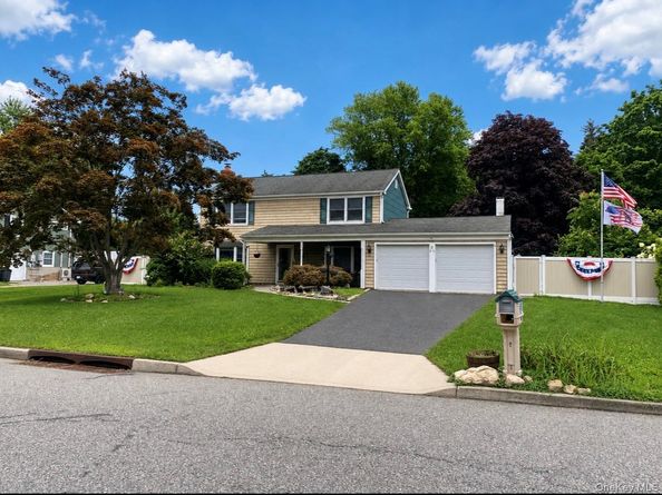 21 Manchester Lane, Stony Brook NY 11790