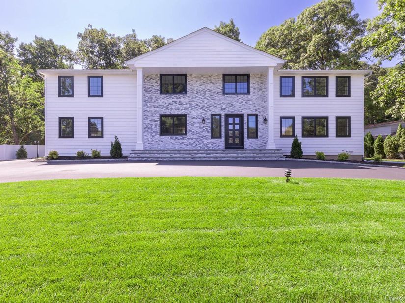 5 Hemingway Drive, Dix Hills NY 11746