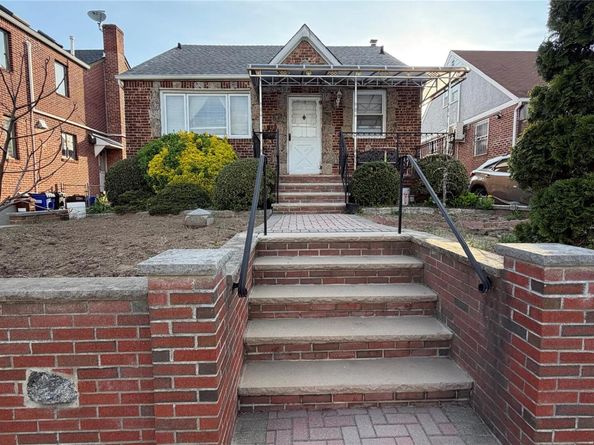 50-27 192nd Street, Fresh Meadows NY 11365