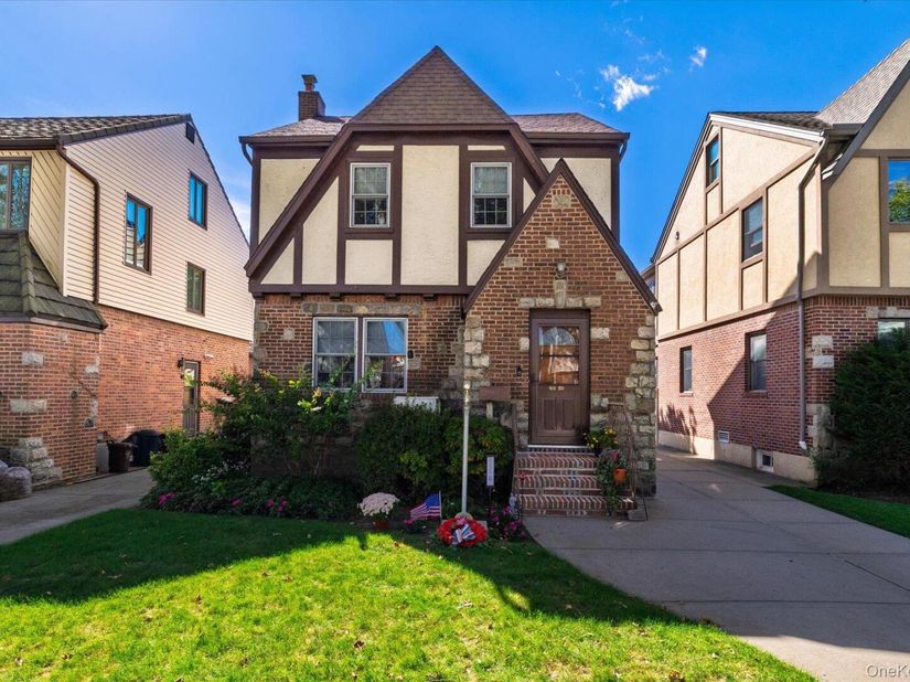 60-50 69th Lane, Maspeth NY 11378