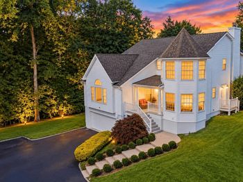 10 Matinecock Court