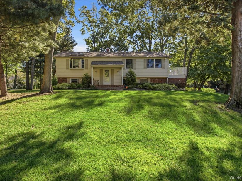 1 High Hill, East Setauket NY 11733