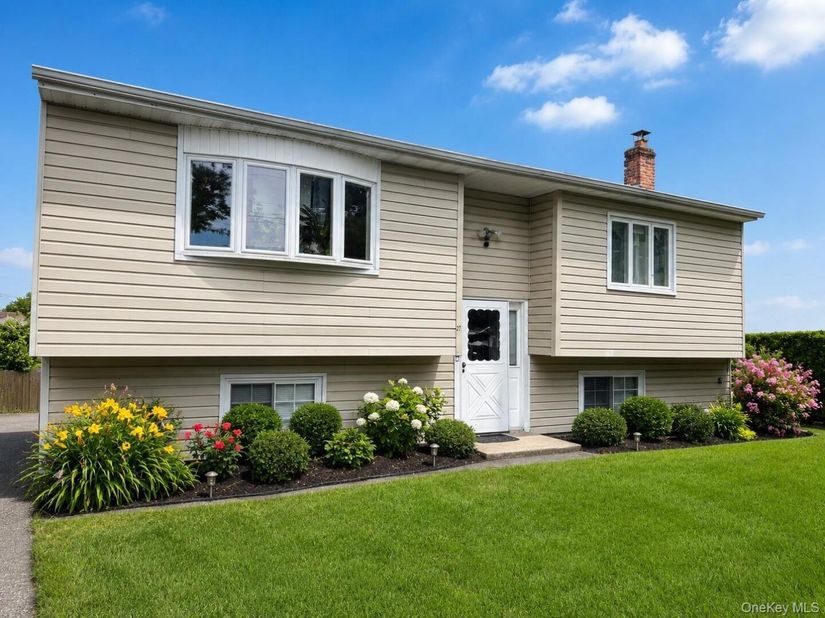 27 Pine Road, Amityville NY 11701
