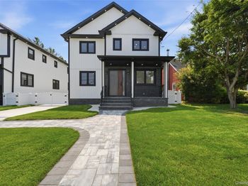 22 Surrey Lane