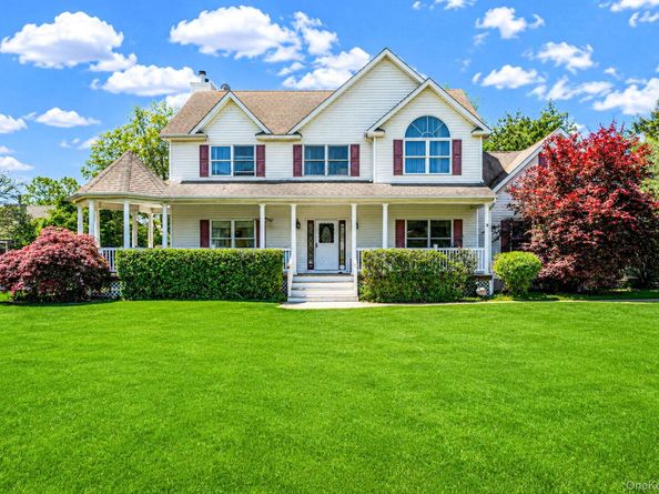 4 Pheasant Court, Riverhead NY 11901