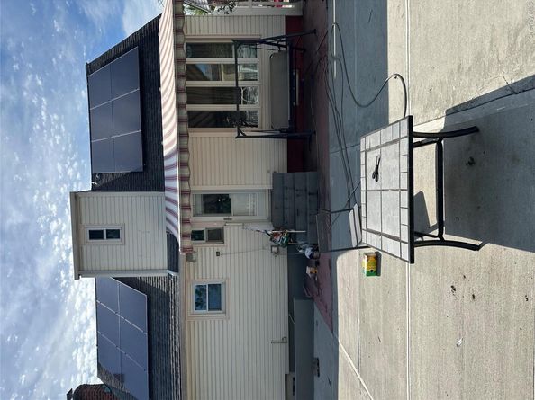 90 Clearstream Avenue, Valley Stream NY 11580