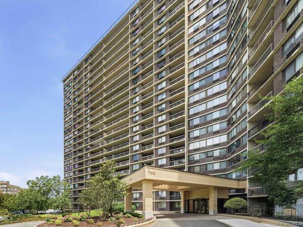 2 Bay Club Drive 6F, Bayside NY 11360