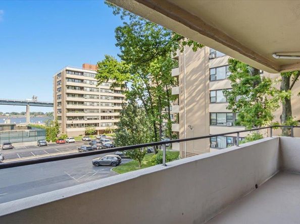 9-15 166th Street 3B, Beechhurst NY 11357
